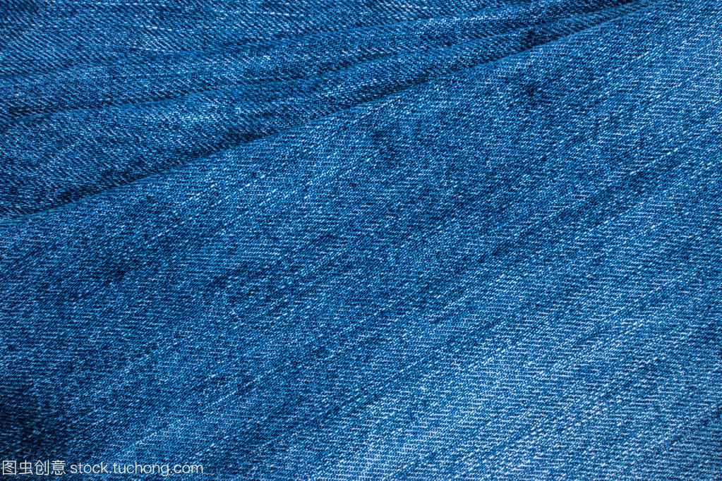 藍色牛仔褲與針紡織品 經(jīng)典時尚與工藝的交織