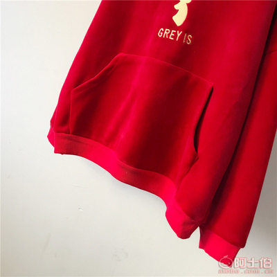 2017潮牌字母衛衣 金絲絨連帽衫的百搭魅力與顯瘦秘訣